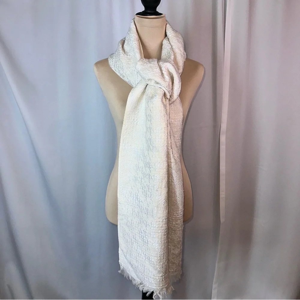 Badgley‎ Mischka Ivory Boucle Knit Scarf 83x20 Metallic Fiber Accent Only Money